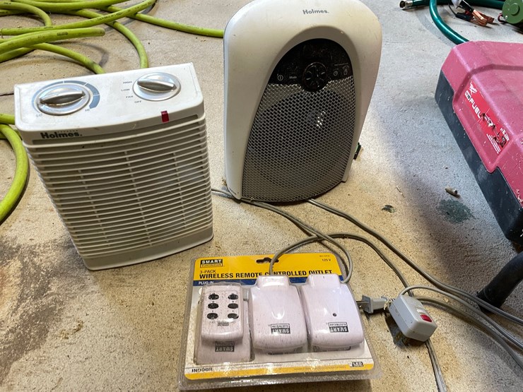 #10128-•-(2)-holmes-electric-heaters-image-1