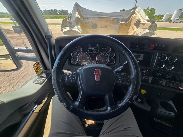 2019-kenworth-t880-image-82