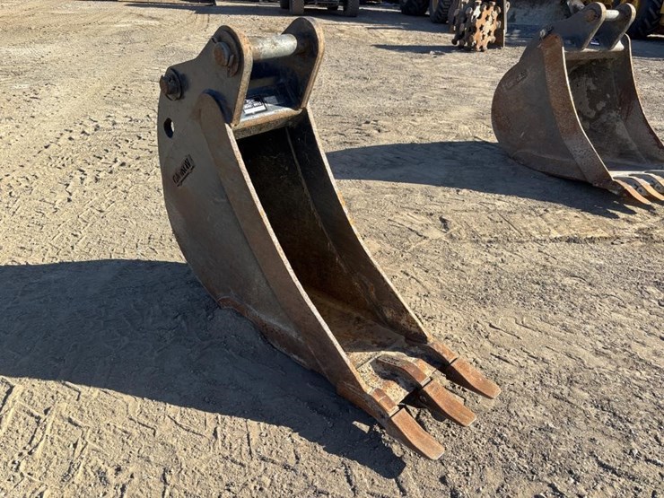 12"-central-fabricators-backhoe-bucket-image-2