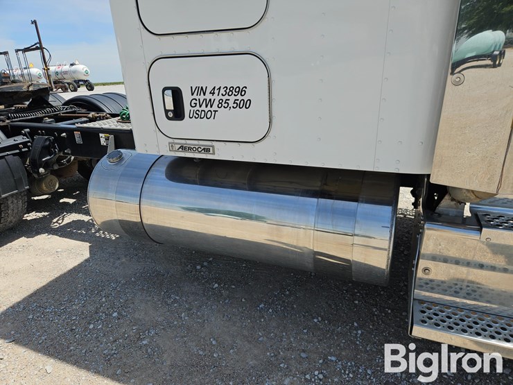 2014-kenworth-t660-image-16