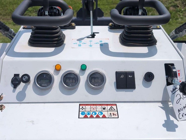 zjg-mini-skid-steer-loader-zj-380-(white)---15hp-image-9