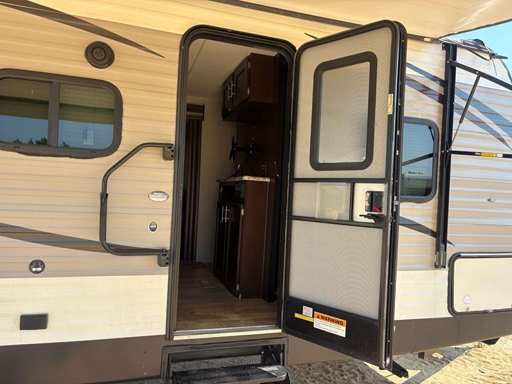 2018-sportsmen-le-32'-bumper-pull-camper-image-16