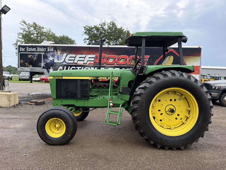 john-deere-3055-image-2