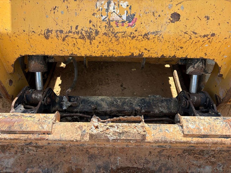 2020-caterpillar-299d3-image-15