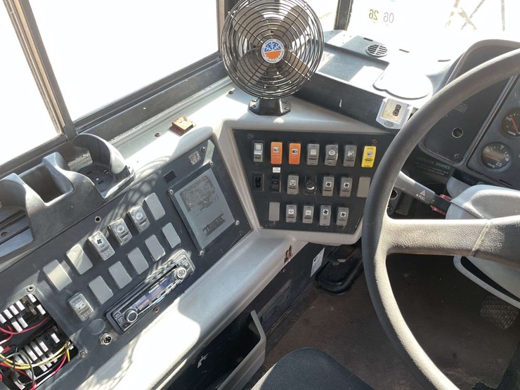 2002-freightliner-fs65-image-12