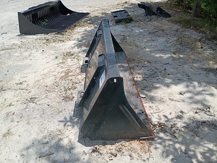 #24635-•-72"-smooth-bucket-skid-steer-attachment-image-4