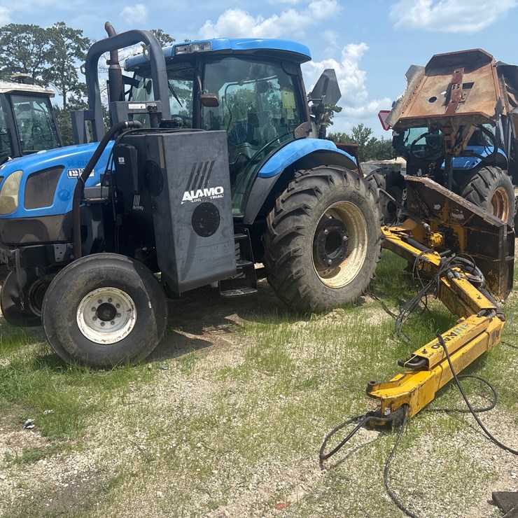 #107 • 2005 New Holland Tractor & Boom Mower