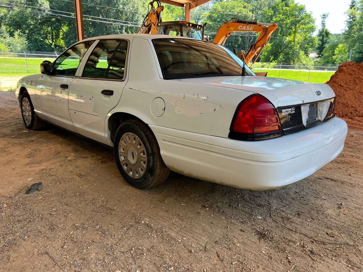 2003-ford-crown-vic-(188,503-miles)-image-3