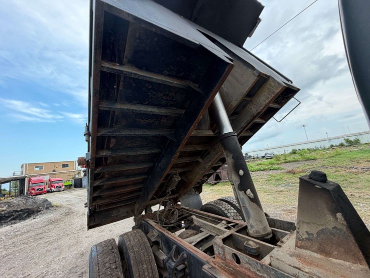 2006-ford-f750-image-32