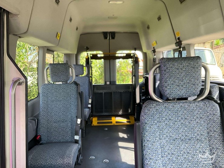 2019-ford-transit-image-18