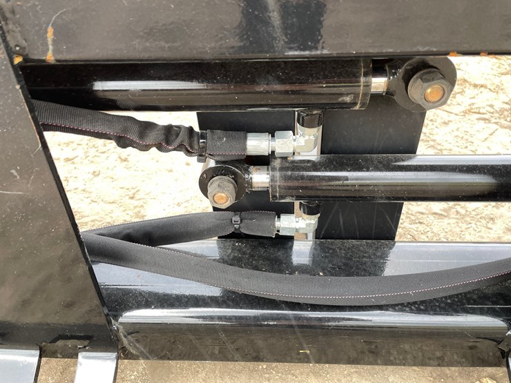 #9799-•-wolverine-hydraulic-pallet-fork-attachment-image-12