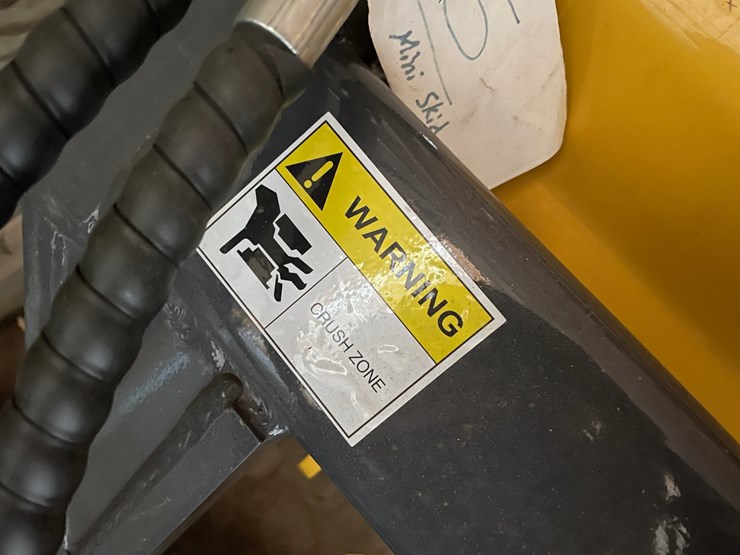 #9732-•-land-hero-mini-skid-steer-loader-image-40