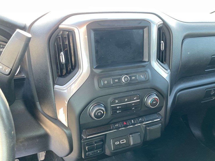 2023chevrolet-silverado-2500-4-door-crew-cab-4x4-pickup-truck-(176,756-miles)-image-13