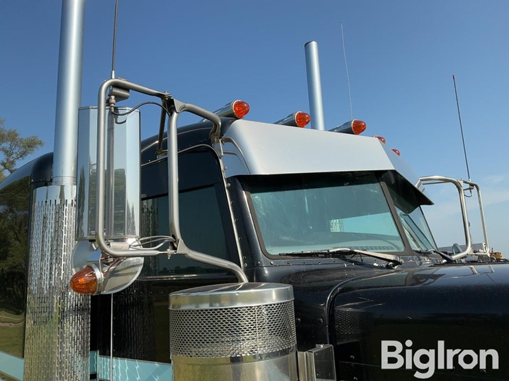 2017-peterbilt-389-image-16