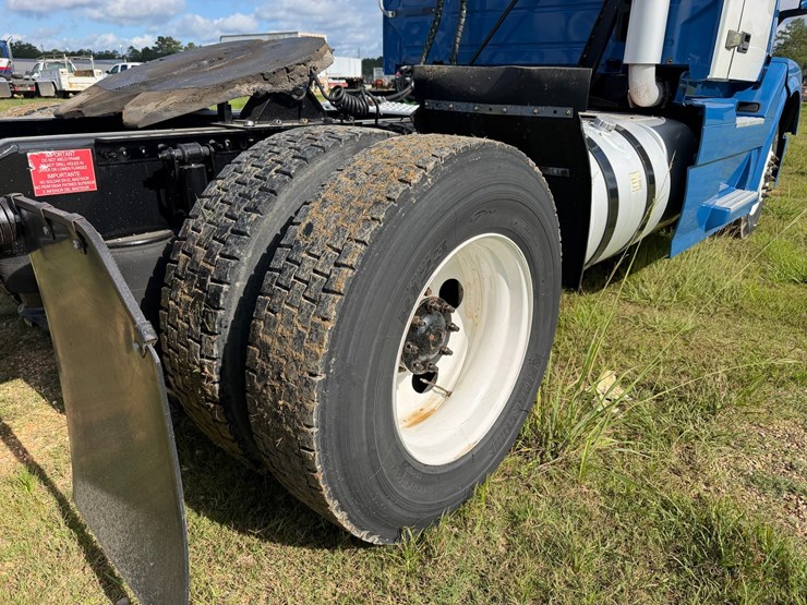 2016-volvo-vnl42t300-image-5