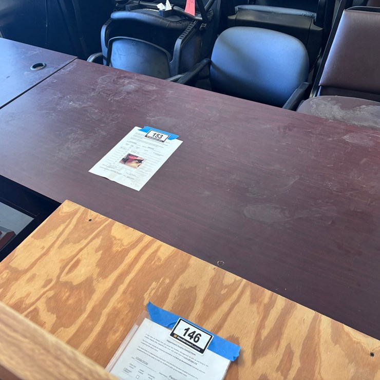 #153 • Desk Wood en (Two Drawers)