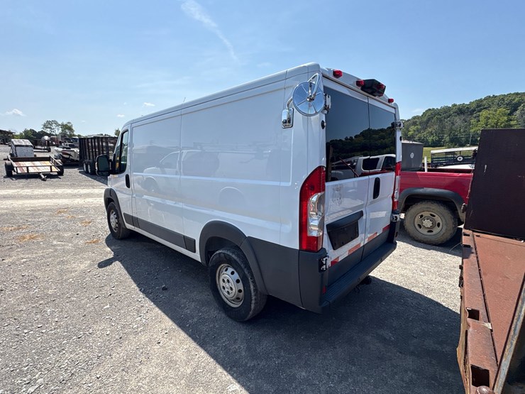 2015-ram-promaster-1500-image-2