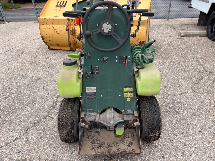 #8389-•-turfco-t3100-spreader-image-2