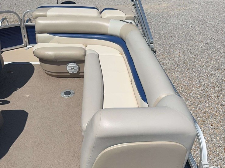 2012-suntracker-24'-dlx-pontoon-boat-(party-barge)-image-16