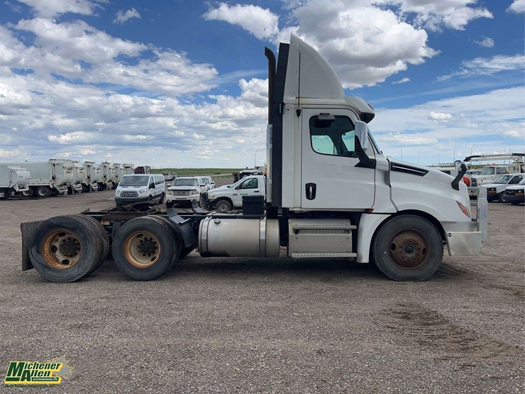 2018-freightliner-cascadia-t/a-day-cab-tractor-image-8