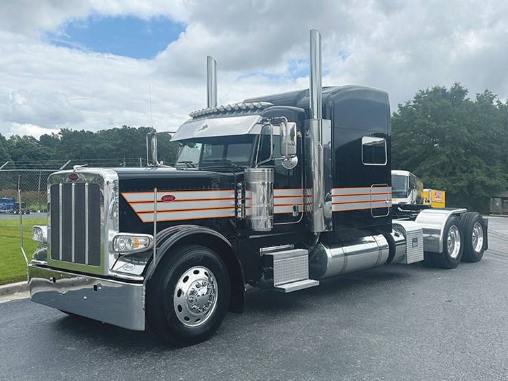 2023-peterbilt-389-image-2