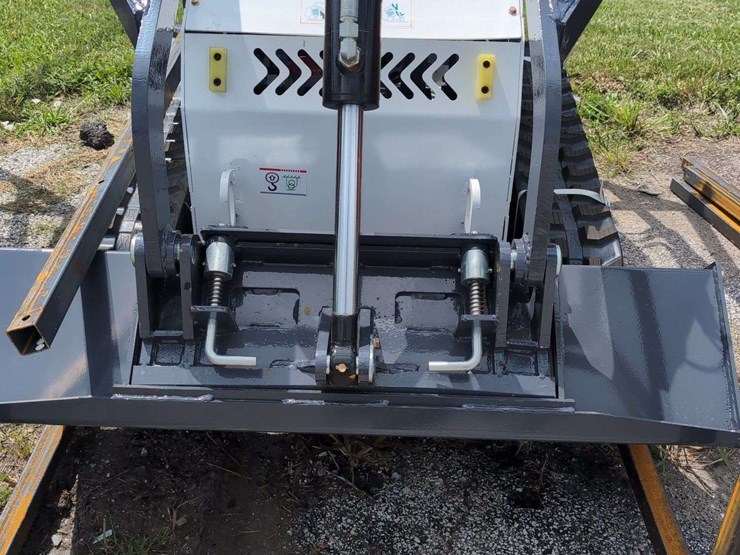 zjg-mini-skid-steer-loader-zj-380-(white)---15hp-image-2