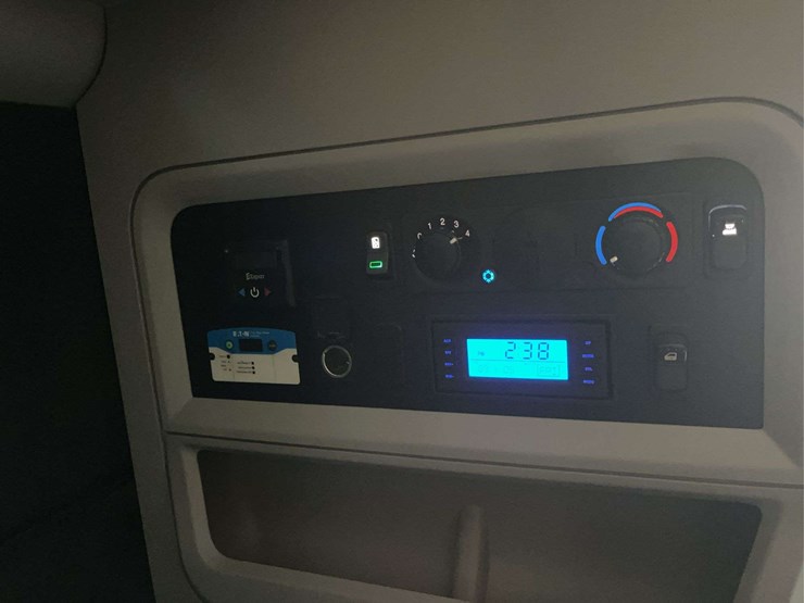 2022-kenworth-t680-image-30