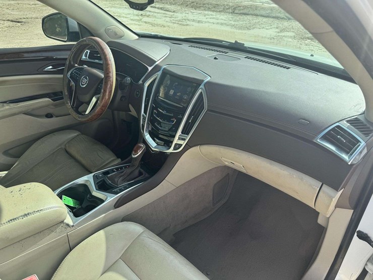 2014-cadillac-srx-image-13