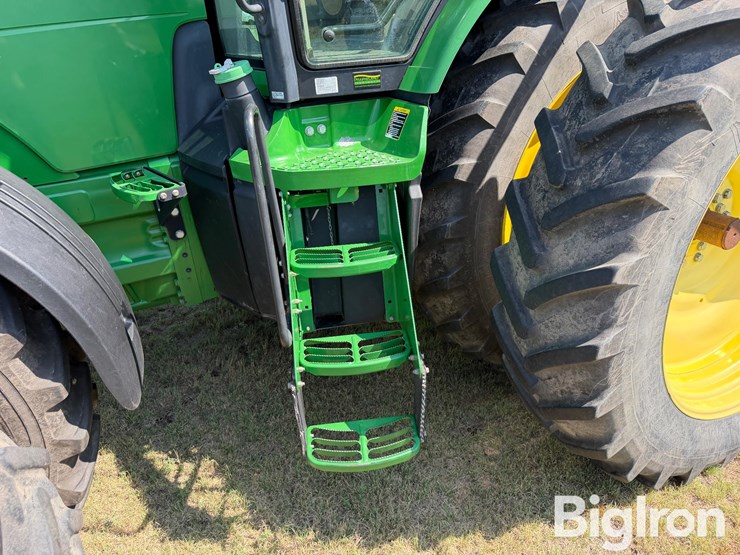 john-deere-8235r-image-9