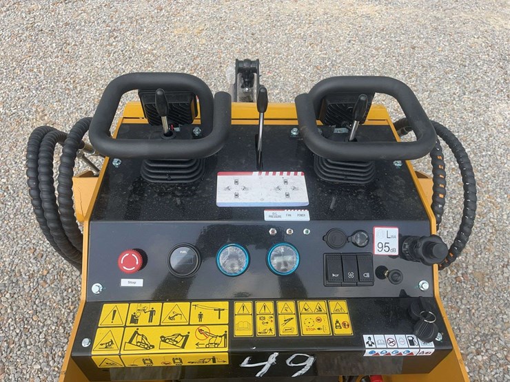 agt-compact-track-loader-image-10