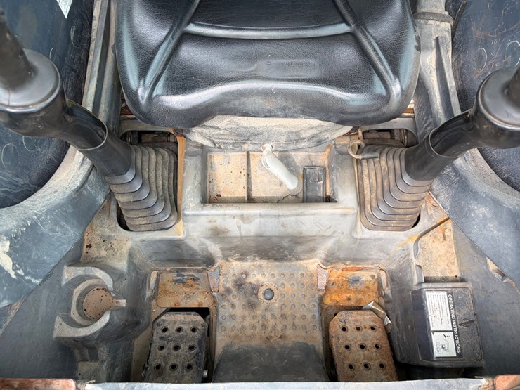 deere-320d-image-11