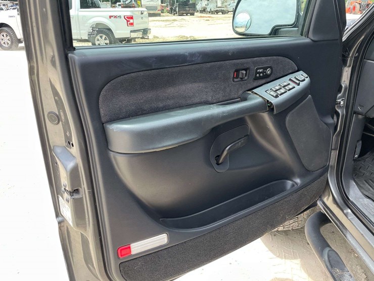 2002-chevrolet-silverado-2500-image-9
