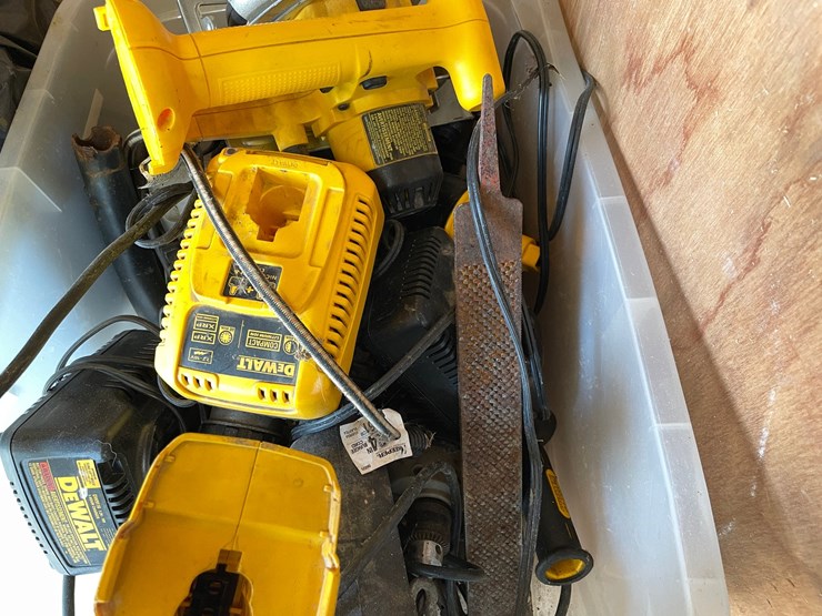 #10139-•-tote-of-dewalt-tools-image-6