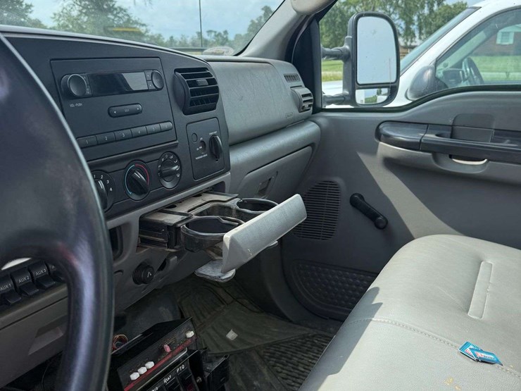 2007-ford-f550-image-15
