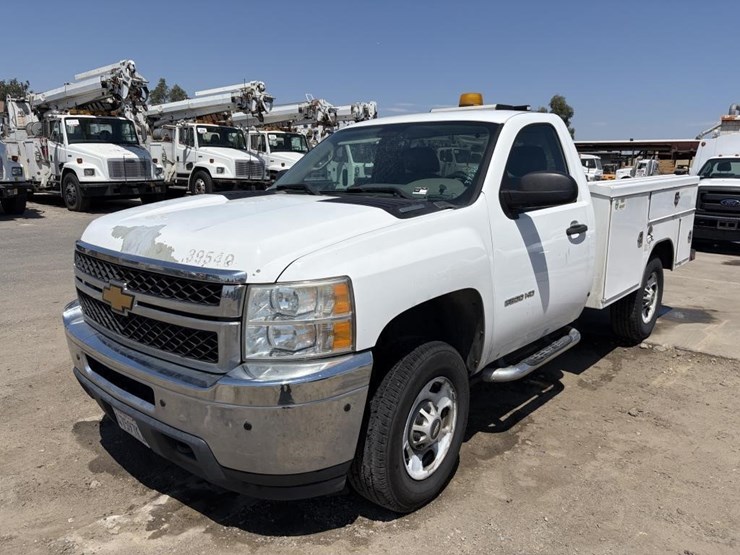 2013-chevrolet-silverado-2500-image-1