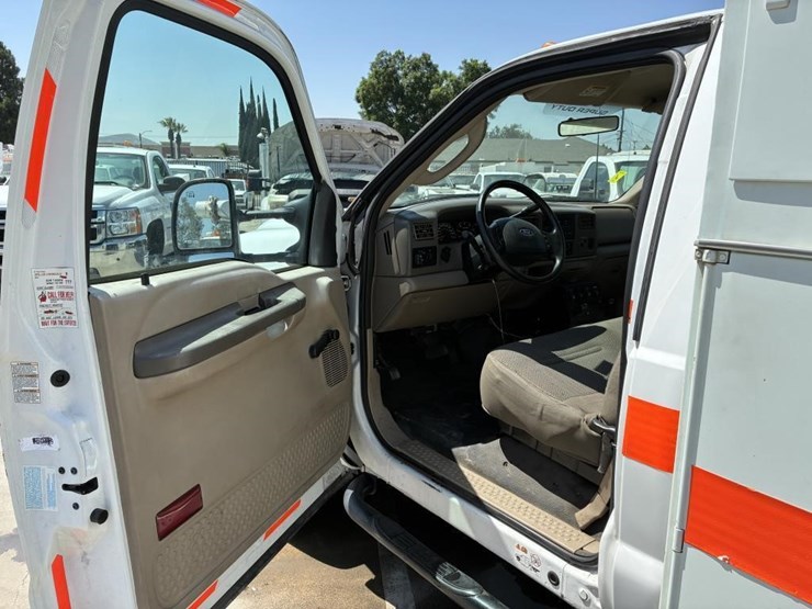 2003-ford-f450-image-25