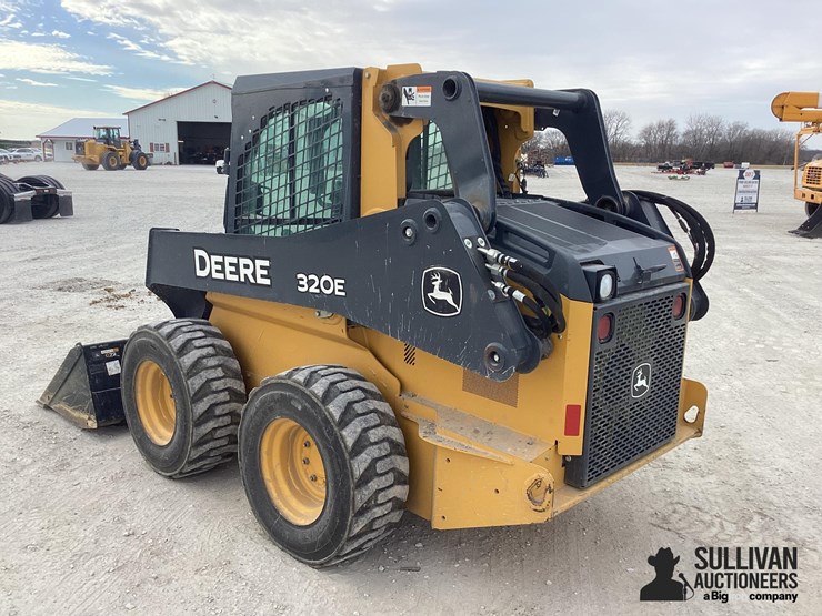 2016-deere-320e-image-7