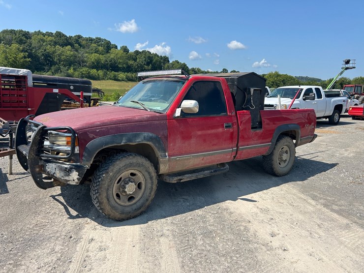 1999-chevrolet-k2500-image-1