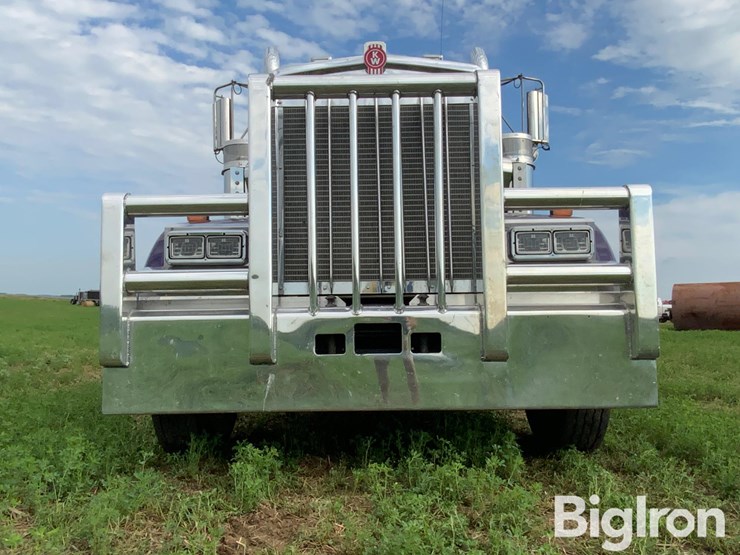 2025-kenworth-w900-image-9