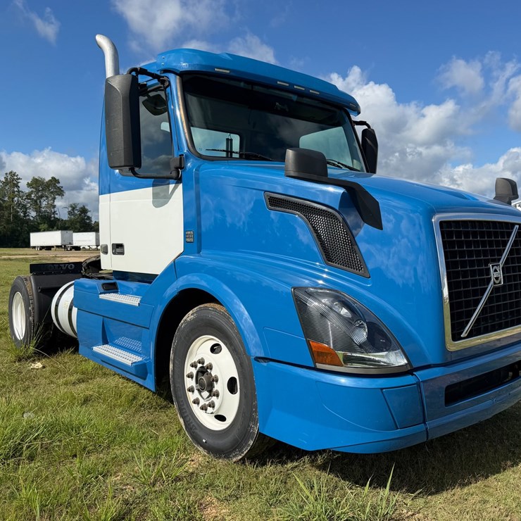 2016 VOLVO VNL42T300