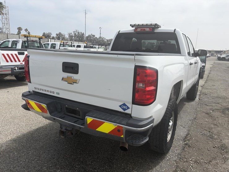 2015-chevrolet-silverado-2500-image-3