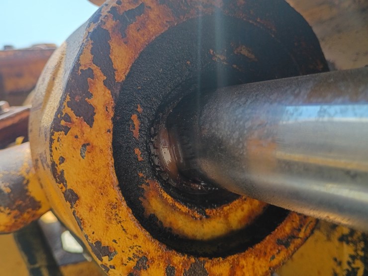 caterpillar-d4c-image-55
