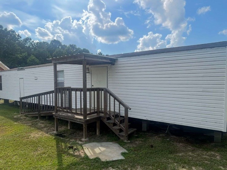 2005-fleetwood-14-x-60-mobile-home-image-3