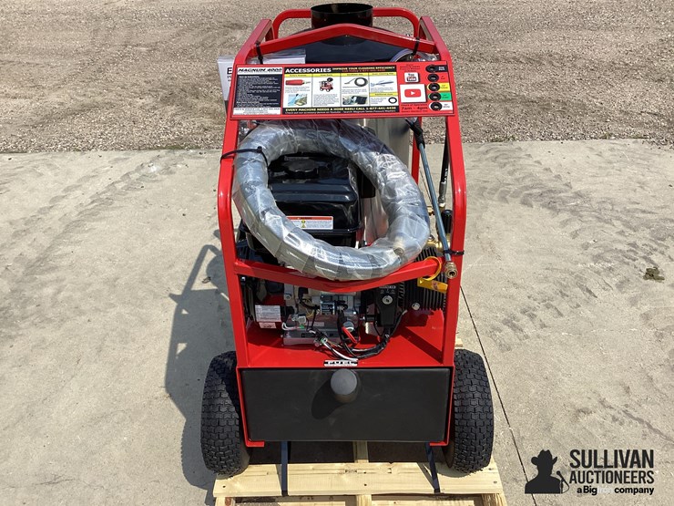 2026-magnum-4000-series-hot-water-pressure-washer-image-2