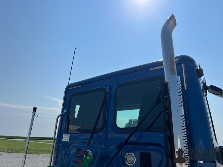2015-freightliner-cascadia-125-image-20