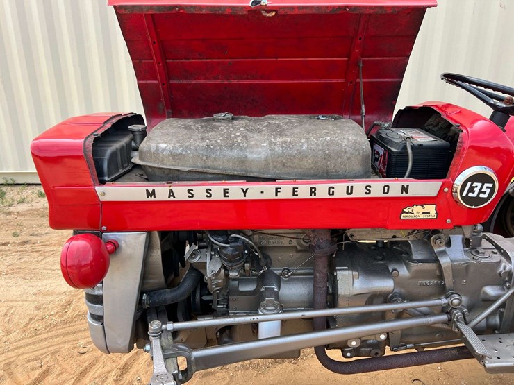 massey-ferguson-135-image-34
