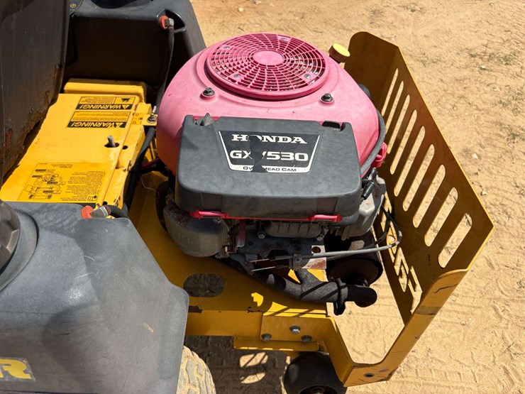 hustler-fasttrak-42"-zero-turn-lawn-mower-image-8