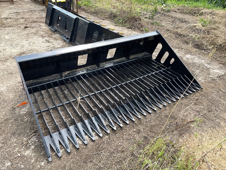 #9811-•-wolverine-72"-rock-bucket-attachment-image-1