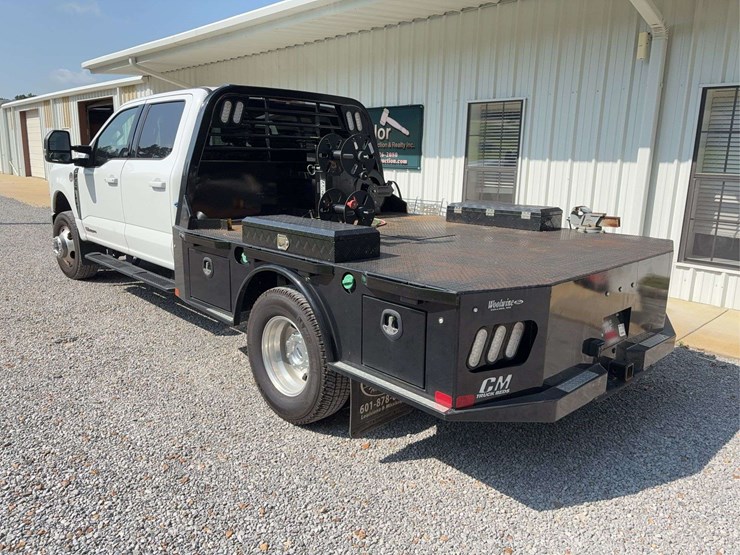 2025-ford-f350-image-12
