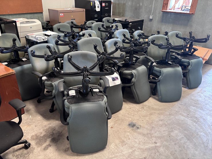 #176-•-green-rolling-chairs---quanity-of-36-image-1